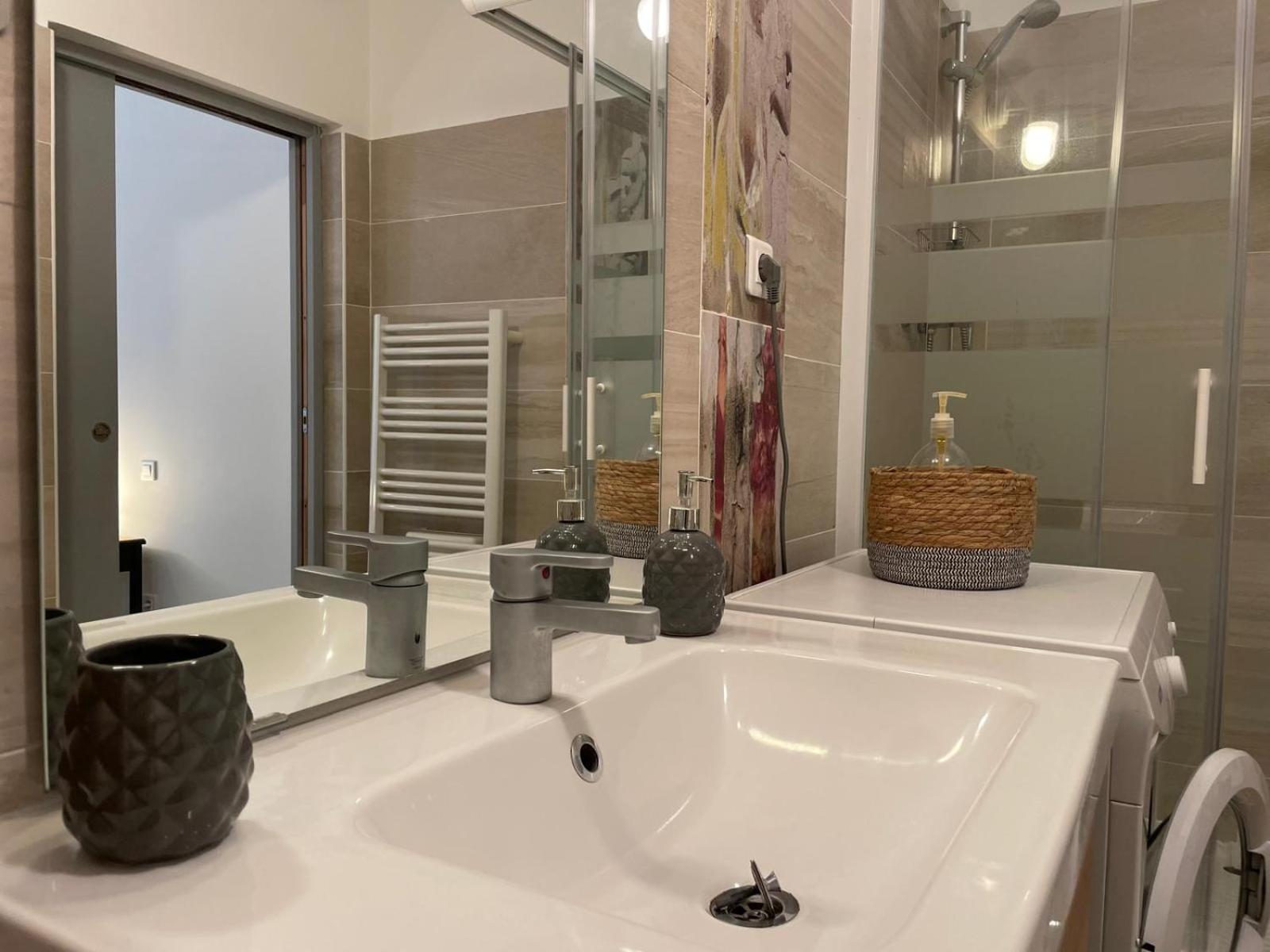 Joli Appartement Hypercentre T2, Classe Meuble De Tourisme 3 Avec Parking Gratuit Beziers Ngoại thất bức ảnh